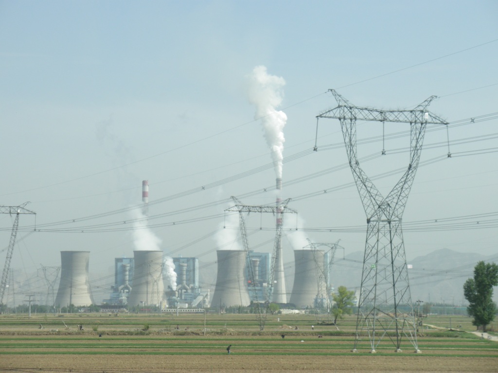 A coal-fired power plant in Shuozhou, Shanxi province, China. Licensed under the Creative Commons Attribution 3.0 Unported license. Photo credit: Kleinolive.