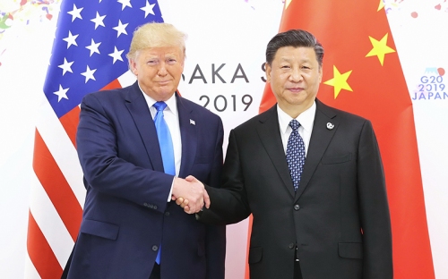 US President Donald Trump (left) and Chinese President Xi Jinping pose for a handshake at the G20 Summit in Osaka, June 2019. Photo credit: Xinhua